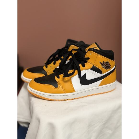 Jordan 1 Mid Taxi 2022 Size 10.5